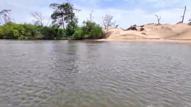 Vassouras 'ın kum tepeleri ve gölleri, Brezilya' nın Lencois Maranhenses 'i, Barreirinhas' ı. Taze ve şeffaf su havuzları olan beyaz kum tepeleri.