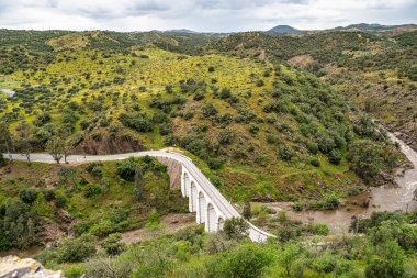 Mertola köyündeki Guadiana Nehri manzarası. Portekiz 'in Alentejo Bölgesi