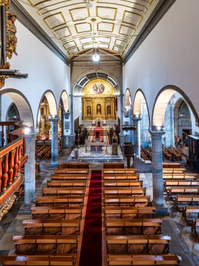 Faro, Portekiz - 16 Şubat 2025: Faro Katedrali 'nin içi, Faro Katedrali, Portekiz Algarve. Duvarları Azulejos fayanslarıyla süslenmiş..