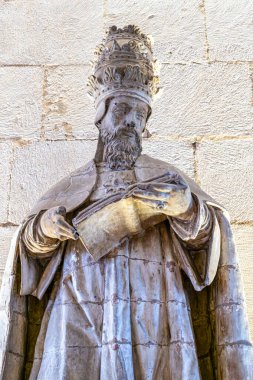 Alcobaca, Portekiz - Mar 08, 2025: Alcobaca, Portekiz 'deki Mosteiro de Santa Maria de Alcobaca manastırındaki bölüm evi. Bir Ortaçağ Katolik Manastırı