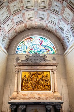 Fatima, Portekiz - 10 Aralık 2025: Fatima, Portekiz Sığınağı. Meryem Ana 'nın Bazilikası. Katolikler için en önemli Marian tapınaklarından ve kutsal mekânlardan biri.