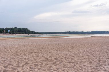Ponta de Pedras plajı, Tapajos nehrinin kıyısında, Alter do Chao, Kuzey Brezilya 'da Para eyaleti.