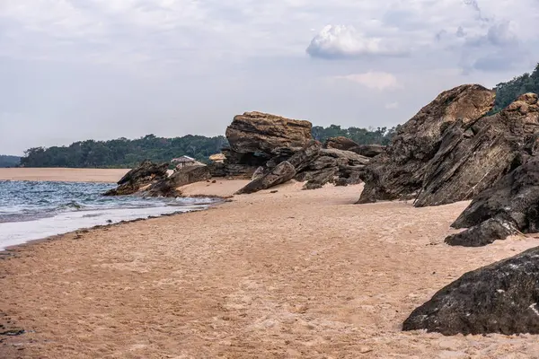 Ponta de Pedras plajı, Tapajos nehrinin kıyısında, Alter do Chao, Kuzey Brezilya 'da Para eyaleti.