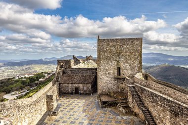 Alentejo 'daki Castelo de Marvao Tepesi' ndeki Marvao Kalesi ve Castelo, Avrupa 'daki Portekiz