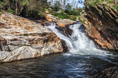 Cascata do Pego do Inferno Şelalesi Portekiz 'deki Azenha Nova' da