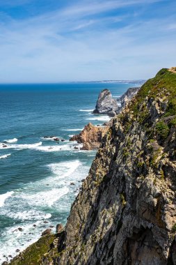 Praia Da Ursa 'nın Atlantik kıyısındaki Cabo Da Roca yakınlarındaki Ursa Sahili, Sintra, Portekiz