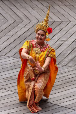 Münih, Almanya - 17 Mayıs 2025: Almanya 'nın Münih kentinde düzenlenen vesakh festivaline, tören cübbesi giymiş Budist cemaatlerinden keşişler ve gruplar katıldı