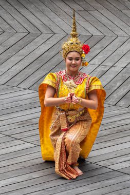 Münih, Almanya - 17 Mayıs 2025: Almanya 'nın Münih kentinde düzenlenen vesakh festivaline, tören cübbesi giymiş Budist cemaatlerinden keşişler ve gruplar katıldı