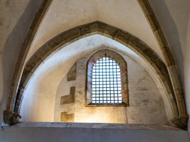 Tomar, Portekiz - 12 Aralık 2025: Portekiz 'deki Tomar Şatosu' nda İsa Manastırı 'nın dekore edilmiş hali. UNESCO 'nun Dünya Mirası Alanı Tapınak Şövalyeleri tarafından inşa edildi..
