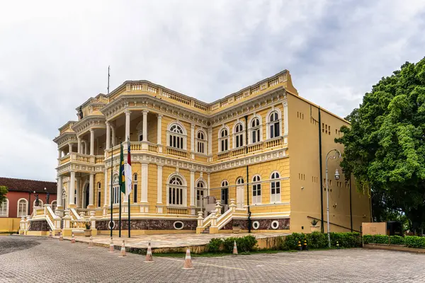 Manaus, Amazon, Brezilya 'daki Palacio Rio Negro. 1910 'da Alman lastik satıcısı Waldemar Scholz tarafından ikamet yeri olarak inşa edilmiş.
