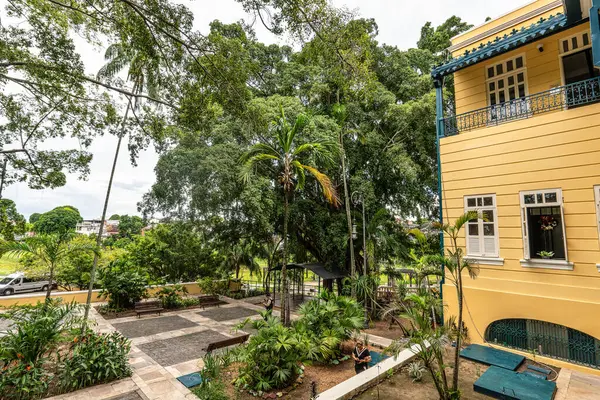 Manaus, Amazon, Brezilya 'daki Palacio Rio Negro. 1910 'da Alman lastik satıcısı Waldemar Scholz tarafından ikamet yeri olarak inşa edilmiş.