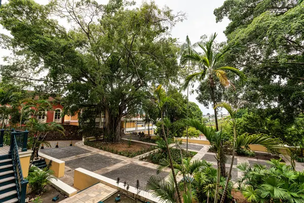 Manaus, Amazon, Brezilya 'daki Palacio Rio Negro. 1910 'da Alman lastik satıcısı Waldemar Scholz tarafından ikamet yeri olarak inşa edilmiş.