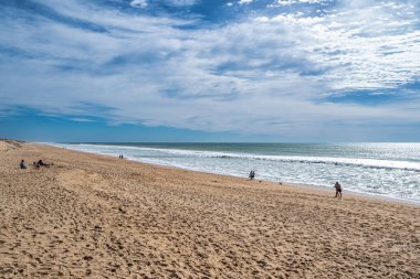 Portekiz 'de Faro yakınlarındaki Parque Natural da Ria Formosa plaj manzarası
