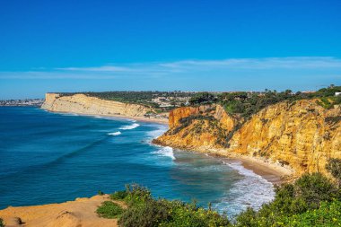 Ponta da Piedade, Portekiz 'in Algrave şehrinde bulunan ünlü mağaraları olan eşsiz bir kaya oluşumudur. Portekiz 'in bir numaralı cazibesi