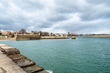 Lagos, Algarve, Portekiz 'deki Forte da Ponta da Bandeira kalesi. 17. yüzyıldan kalma takviye kuvvetleri Atlantik Okyanusu sahilinden..