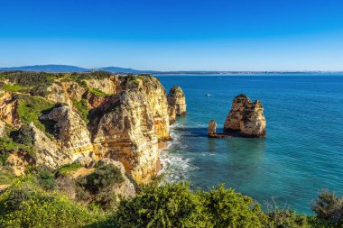 Ponta da Piedade, Portekiz 'in Algrave şehrinde bulunan ünlü mağaraları olan eşsiz bir kaya oluşumudur. Portekiz 'in bir numaralı cazibesi