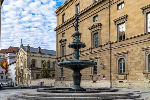 Fountain Kronprinz-Rupprecht-Brunnen Marstallplatz yakınlarında Avrupa 'da Münih, Almanya