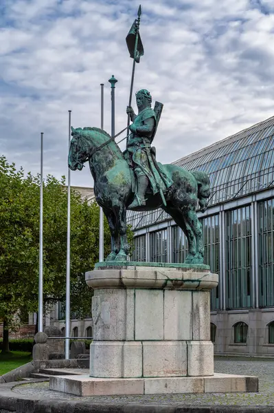 I. Otto 'nun Wittelsbach heykeli. Münih, Bavyera, Almanya 'daki Bavyera başbakanlık binasının önünde yer almaktadır..