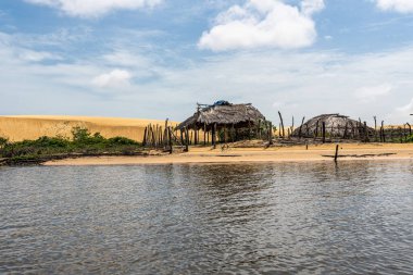 Vassouras 'ın kum tepeleri ve gölleri, Brezilya' nın Lencois Maranhenses 'i, Barreirinhas' ı. Taze ve şeffaf su havuzları olan beyaz kum tepeleri.