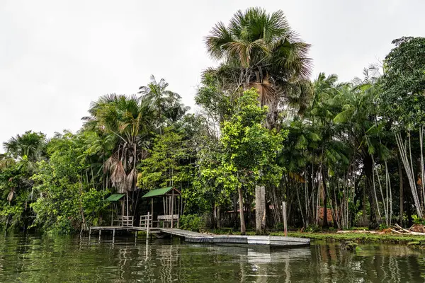 Barreirinhas, Lencois Maranhenses 'ten Brezilya' daki Preguica Nehri 'ne tekne gezisi. Preguicas Nehri, Maranhao eyaletinin Lencois Maranhenses bölgesinde yer alan bir su yolu..