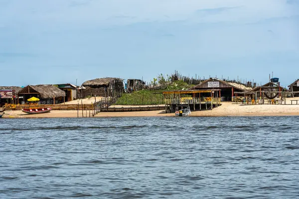 Barreirinhas, Lencois Maranhenses 'ten Brezilya' daki Preguica Nehri 'ne tekne gezisi. Preguicas Nehri, Maranhao eyaletinin Lencois Maranhenses bölgesinde yer alan bir su yolu..