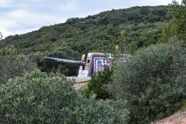 Serra da Arrabida, Portekiz 'deki Outao Sahil Topçu Alayı' nın 7. bataryası. 1998 'e kadar faaliyette olan Portekiz ordusunun önemli bir kıyı savunma birimi şimdi terk edildi.