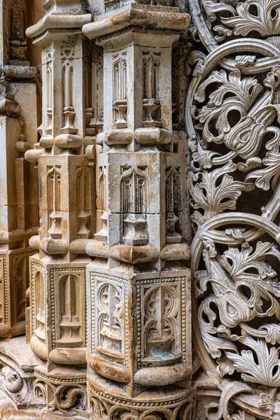 Batalha, Portekiz. Capelas Imperfeitas Manastırı, Batalha 'nın Bitmemiş Şapelleri, diğer adıyla Santa Maria da Vitoria Manastırı. Gotik ve Manueline tarzı