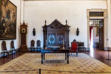 Mafra, Portekiz - 11 Nisan 2025: Mafra Ulusal Sarayı, Manastır ve Bazilika. Fransisken Dini Düzeni. Portekiz, Lizbon 'un kuzeyindeki Mafra' da barok mimarisi.