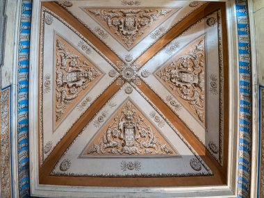 Mafra, Portekiz - 11 Nisan 2025: Mafra Ulusal Sarayı, Manastır ve Bazilika. Fransisken Dini Düzeni. Portekiz, Lizbon 'un kuzeyindeki Mafra' da barok mimarisi.