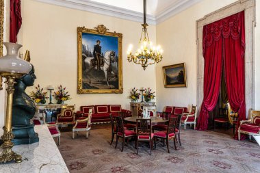 Mafra, Portekiz - 11 Nisan 2025: Mafra Ulusal Sarayı, Manastır ve Bazilika. Fransisken Dini Düzeni. Portekiz, Lizbon 'un kuzeyindeki Mafra' da barok mimarisi.