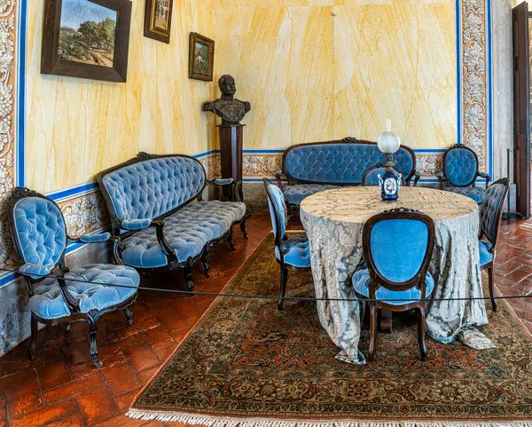 Mafra, Portekiz - 11 Nisan 2025: Mafra Ulusal Sarayı, Manastır ve Bazilika. Fransisken Dini Düzeni. Portekiz, Lizbon 'un kuzeyindeki Mafra' da barok mimarisi.