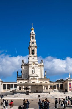 Fatima, Portekiz - 10 Mart 2025: Fatima, Portekiz Sığınağı. Meryem Ana 'nın Bazilikası. Katolikler için en önemli Marian tapınaklarından ve kutsal mekânlardan biri.