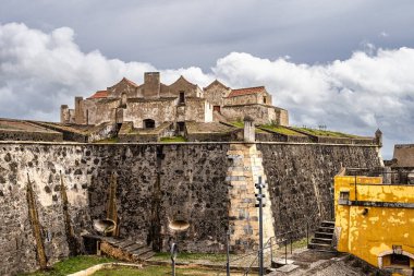 Fort Nossa Senhora da Graca ya da Fort Conde de Lippe Portekiz 'in Alentejo şehrinin kuzeyinde yer alır..