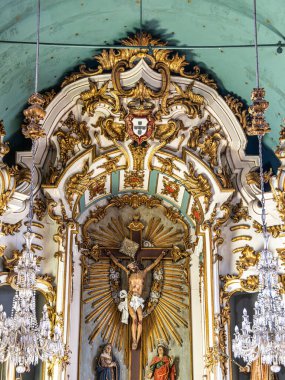 Viana do Castelo, Portekiz - 16 Nisan 2025: Portekiz 'in kuzeyindeki Viana do Castelo Katedrali' nin süslü iç mimarisi.