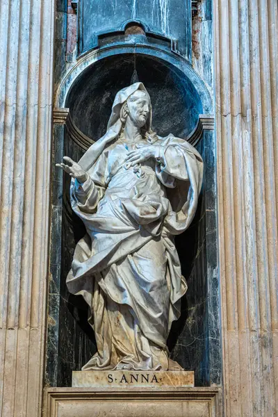 Mafra, Portekiz - 11 Nisan 2025: Mafra Ulusal Sarayı, Manastır ve Bazilika. Fransisken Dini Düzeni. Portekiz, Lizbon 'un kuzeyindeki Mafra' da barok mimarisi.