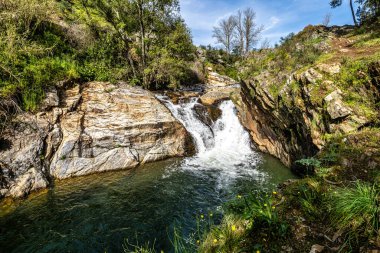 Cascata do Pego do Inferno Şelalesi Portekiz 'deki Azenha Nova' da