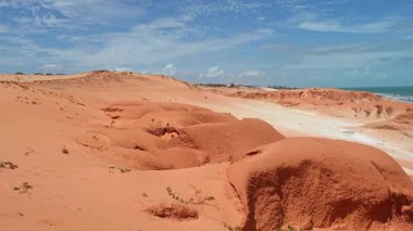 Brezilya 'nın Ceara eyaletindeki Canoa Quebrada Sahili' ndeki kaya oluşumları.