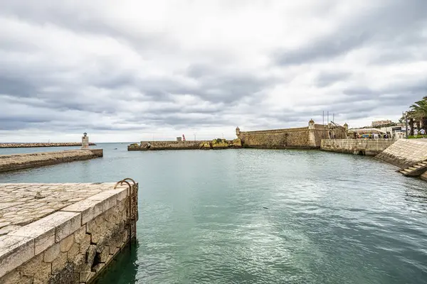 Lagos, Algarve, Portekiz 'deki Forte da Ponta da Bandeira kalesi. 17. yüzyıldan kalma takviye kuvvetleri Atlantik Okyanusu sahilinden..