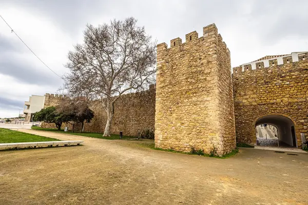 Portekiz 'deki Algarve, Lagos' taki Castelo dos Governadores Valiliği 'nin giriş kapısı..