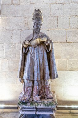 Alcobaca, Portekiz - Mar 08, 2025: Alcobaca, Portekiz 'deki Mosteiro de Santa Maria de Alcobaca manastırındaki bölüm evi. Bir Ortaçağ Katolik Manastırı