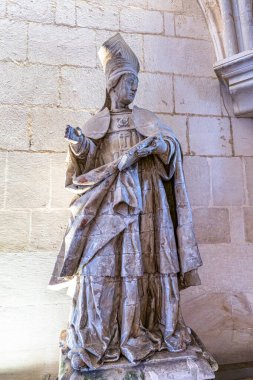 Alcobaca, Portekiz - Mar 08, 2025: Alcobaca, Portekiz 'deki Mosteiro de Santa Maria de Alcobaca manastırındaki bölüm evi. Bir Ortaçağ Katolik Manastırı