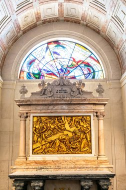 Fatima, Portekiz - 10 Aralık 2025: Fatima, Portekiz Sığınağı. Meryem Ana 'nın Bazilikası. Katolikler için en önemli Marian tapınaklarından ve kutsal mekânlardan biri.