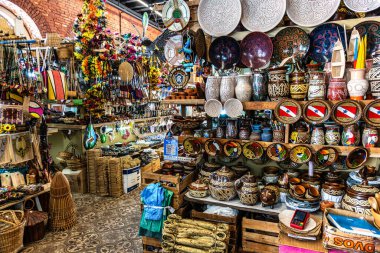 Belem 'deki Belem do Para' daki Vero-o-Peso 'da, Belem' deki ünlü Halk Pazarı 'nda el işi var. Şehrin turist ve kültür merkezi, nehir kenarında..