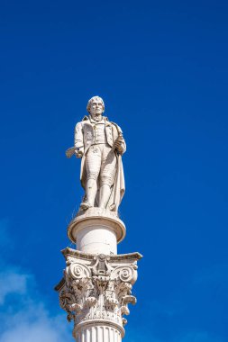 Square Praca do Bocage, Portekiz 'in tarihi merkezi Setubal, Avrupa' nın ana meydanı. Şair Bocage 'in heykeline vurgu yaparak.