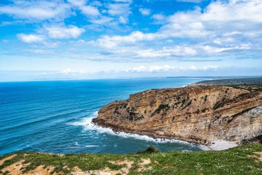 Portekiz 'de Cape Espichel. Ribeira dos Caixeiros, Setubal yarımadasının güneybatı ucu, Arrabida Doğal Parkı. Jazida de Icnofosseis da Pedra da Mua, Lagosteiros Doğal Anıtı