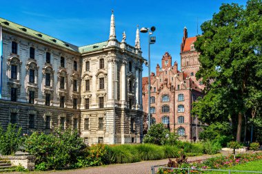 Adalet Sarayı - Münih, Bavyera, Almanya 'da Justizpalast. Alman mimarisi. Neo-barok tarzında oyma ve heykellerle dekore edilmiş bir bina. Saray, eski Adalet Sarayı..