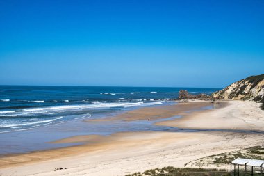 Nazare 'deki Praia da Mina plajı, Avrupa' daki Portekiz merkezi
