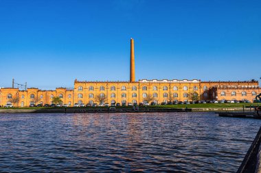 Portekiz 'in Aveiro kentindeki Cais de Fonte Nova bölgesinde bulunan Eski Jeronimo Pereira Campos Fabrikası' nın tarihi ön cephesi