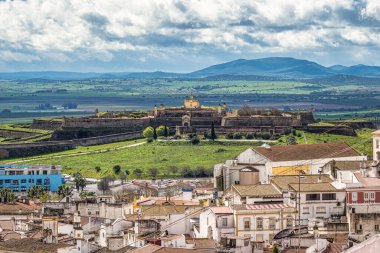 Santa Luzia Kalesi, Elvas, Portekiz manzarası. Garnizon Sınır Kasabası Elvas ve Tahkimatları