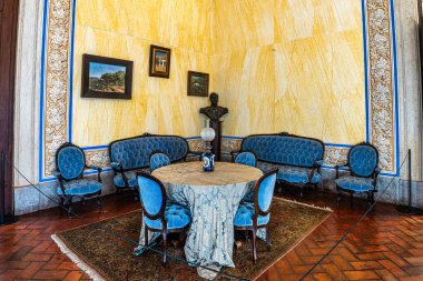 Mafra, Portekiz - 11 Nisan 2025: Mafra Ulusal Sarayı, Manastır ve Bazilika. Fransisken Dini Düzeni. Portekiz, Lizbon 'un kuzeyindeki Mafra' da barok mimarisi.